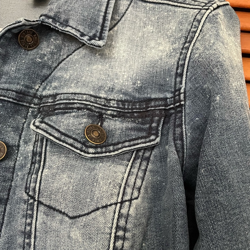 Distressed jean jacket - Picture 3 of 3